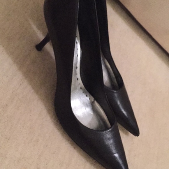 BCBG black heels - Picture 2 of 4
